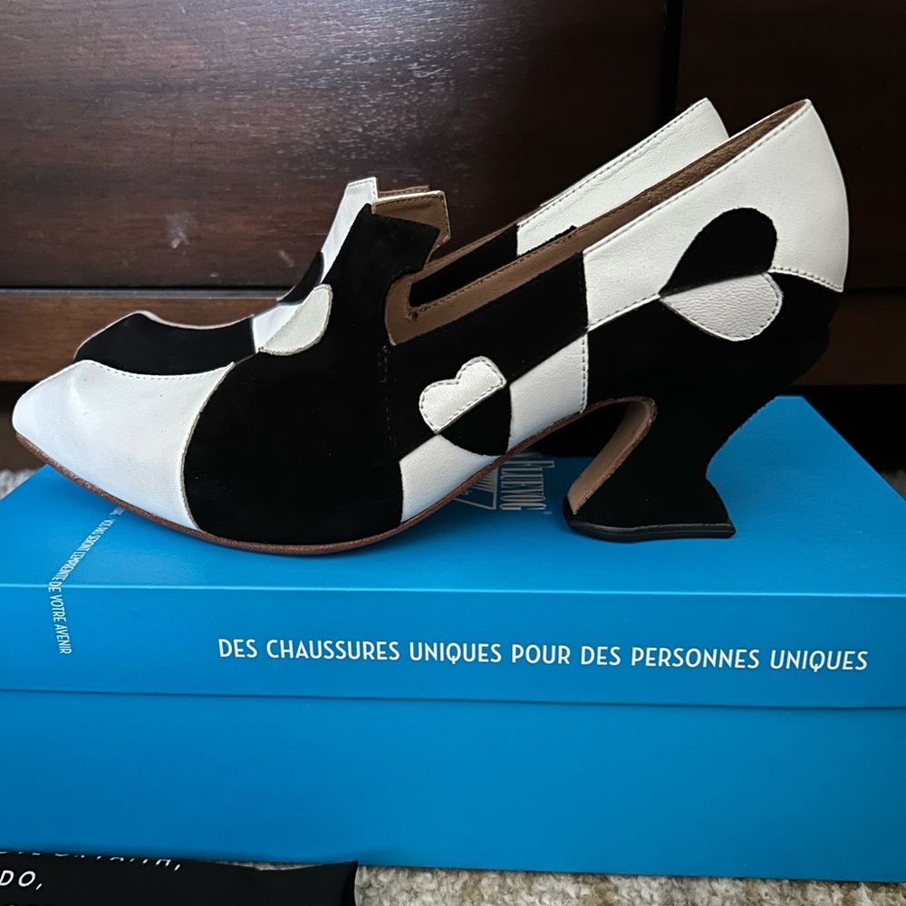 NIB Fluevog Kaija Heart Heeled Loafers - Picture 3 of 8
